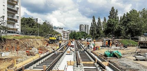 Bibus ligne B tram pose voie Bellevue 17 07 2024.jpg